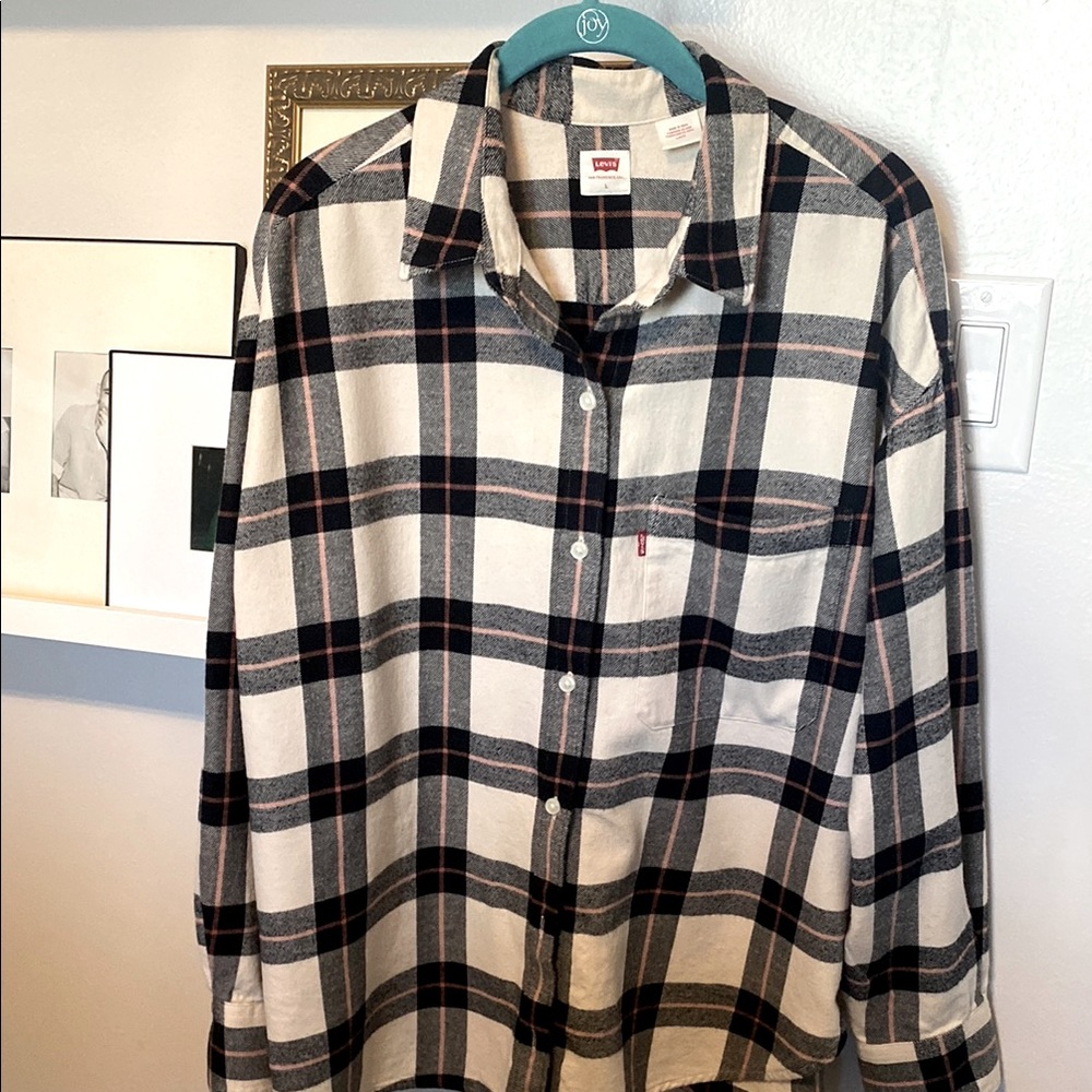 Levi’s Women’s Flannel Plaid  Shirt Size Large